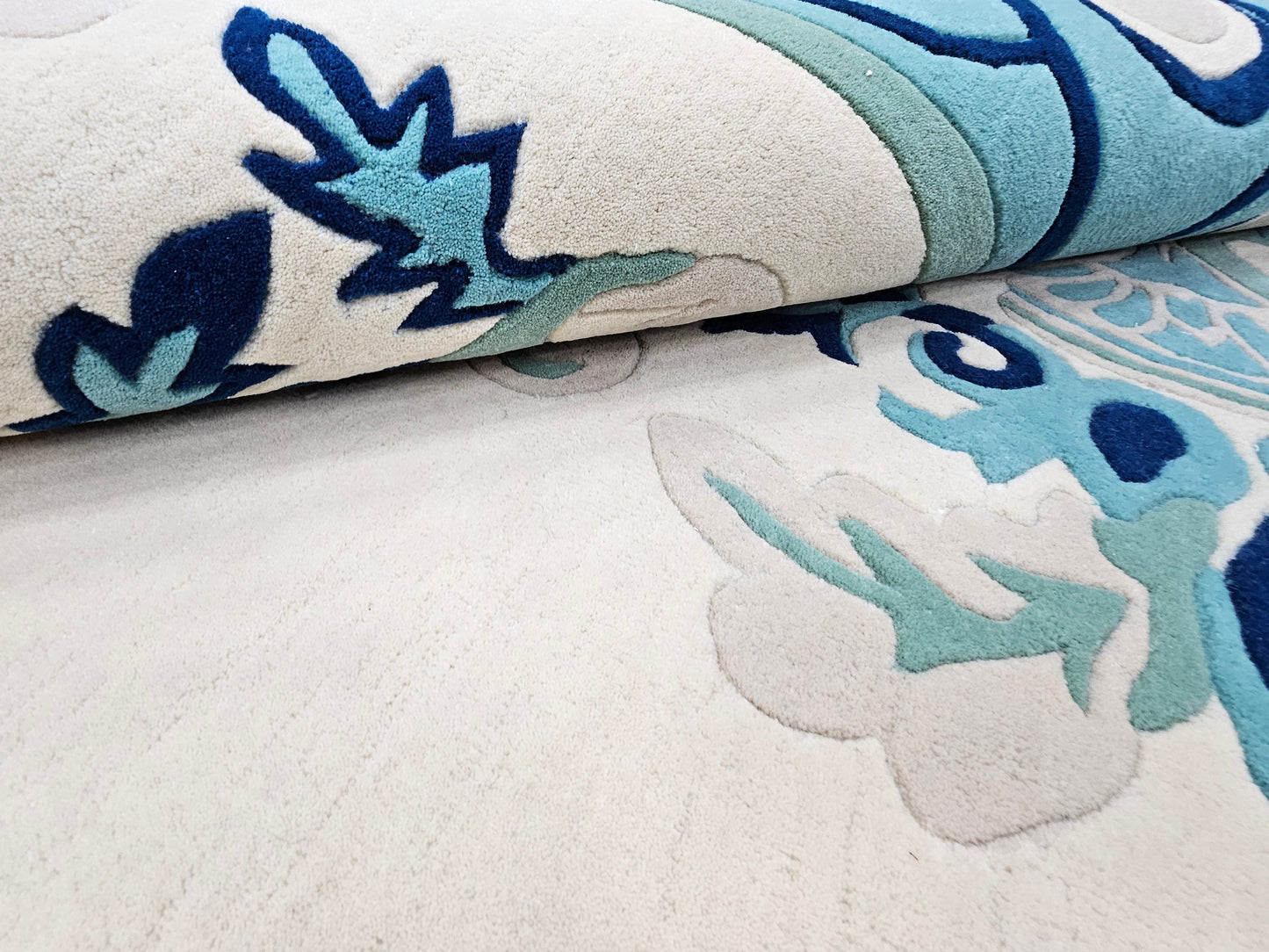 Pique handmade wool & silk rug, close view