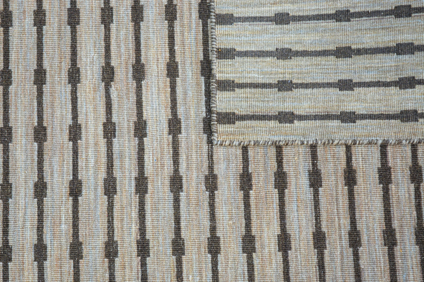 Serega dusty grey rug for living room