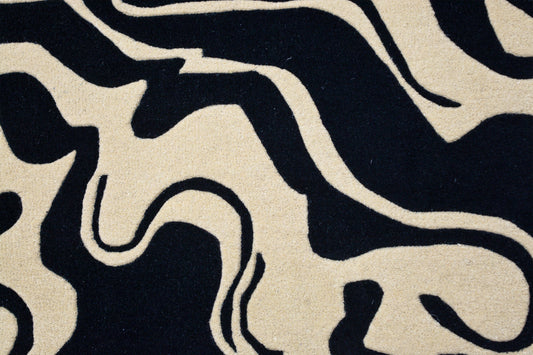 close view of Fractal hand-tufted rug