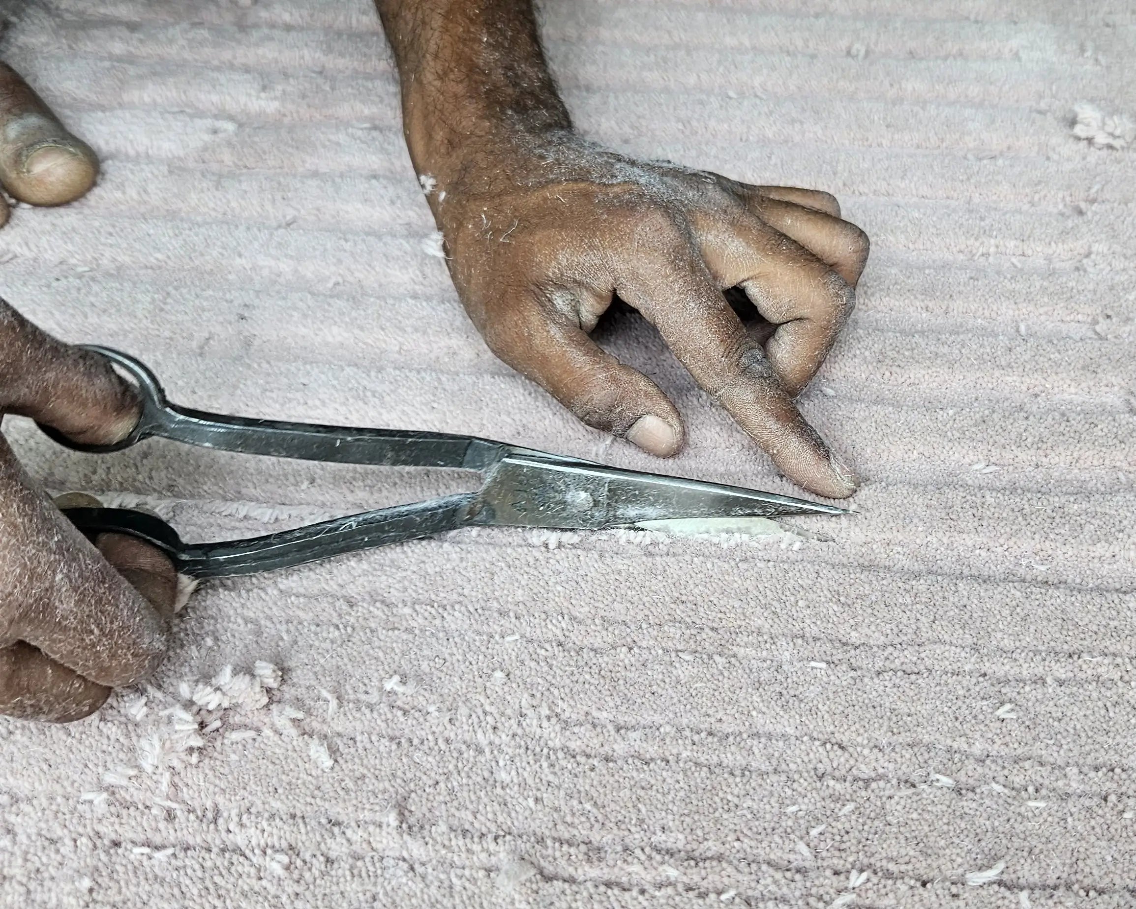 final finishing of a personalized rug