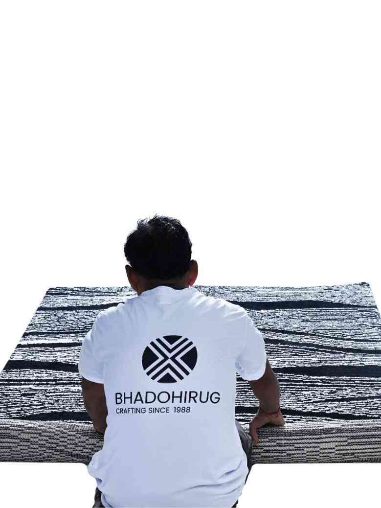 bhadohirug worker rolling rug