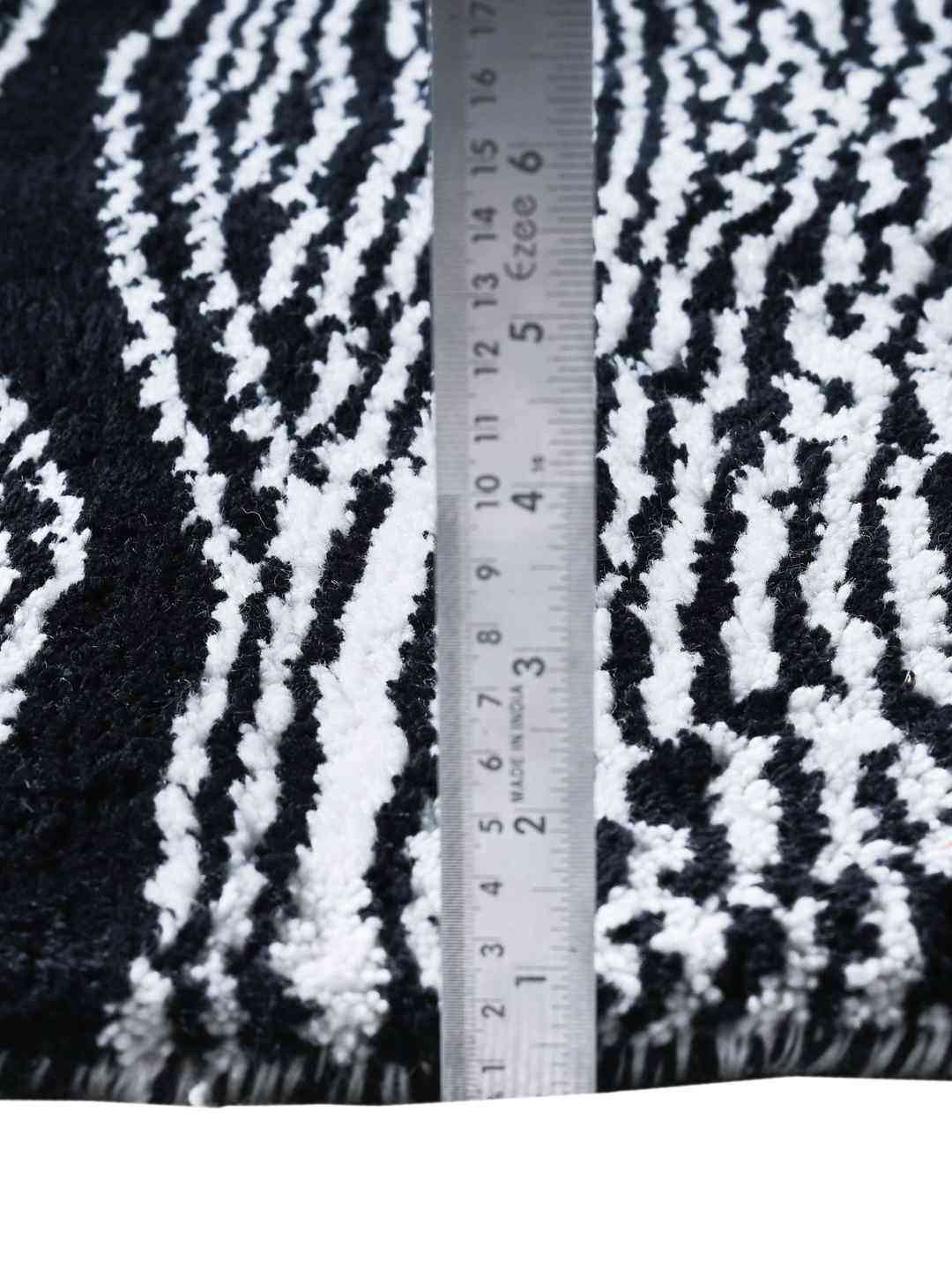 pile heigth of knotted wool rug